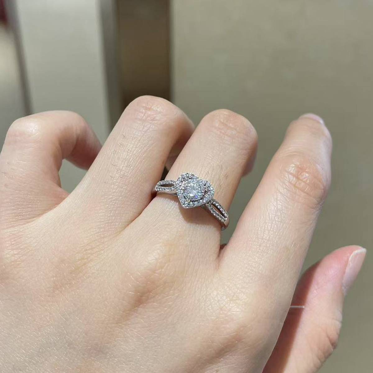 Dedicated Women's Ring S925 Silver Plated Platinum Customized Selection Main Stone Moissanite Diamond 0.5ct/Secondary Stone High Carbon Diamond